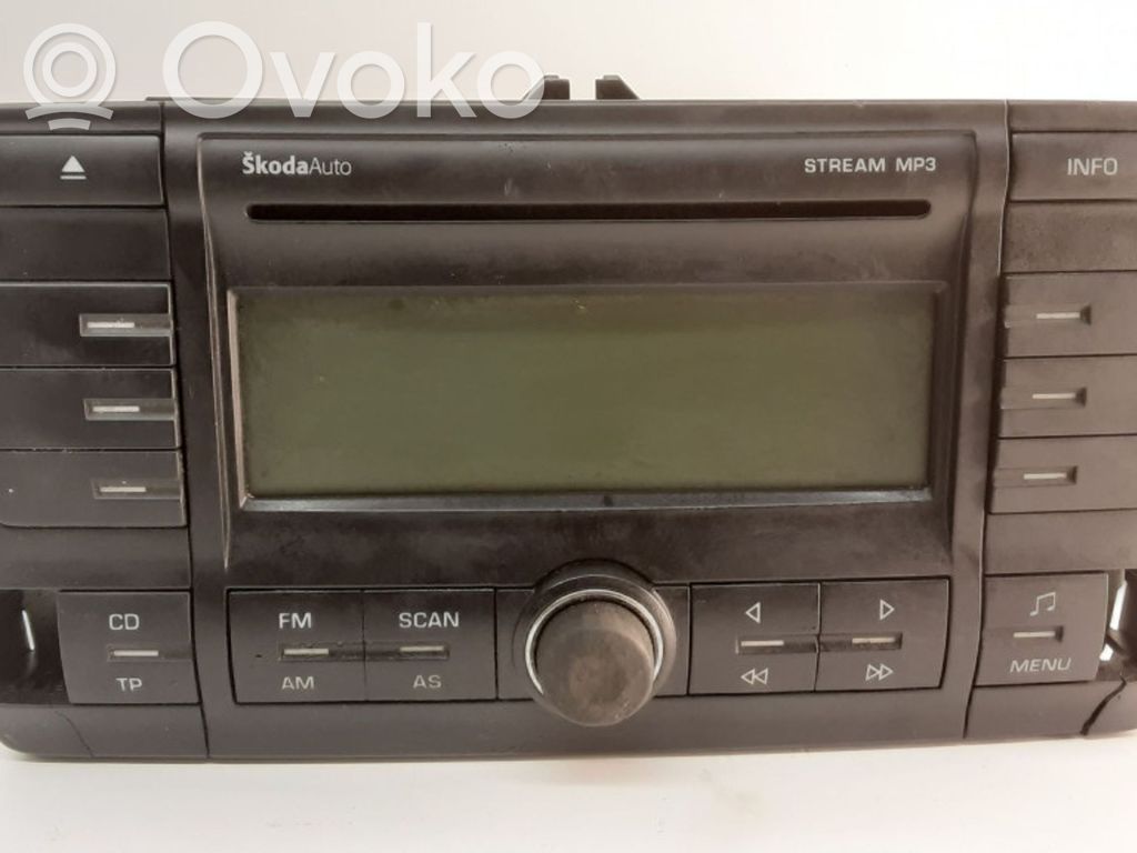 Skoda Octavia Mk2 (1Z) Радио/ проигрыватель CD/DVD / навигация 