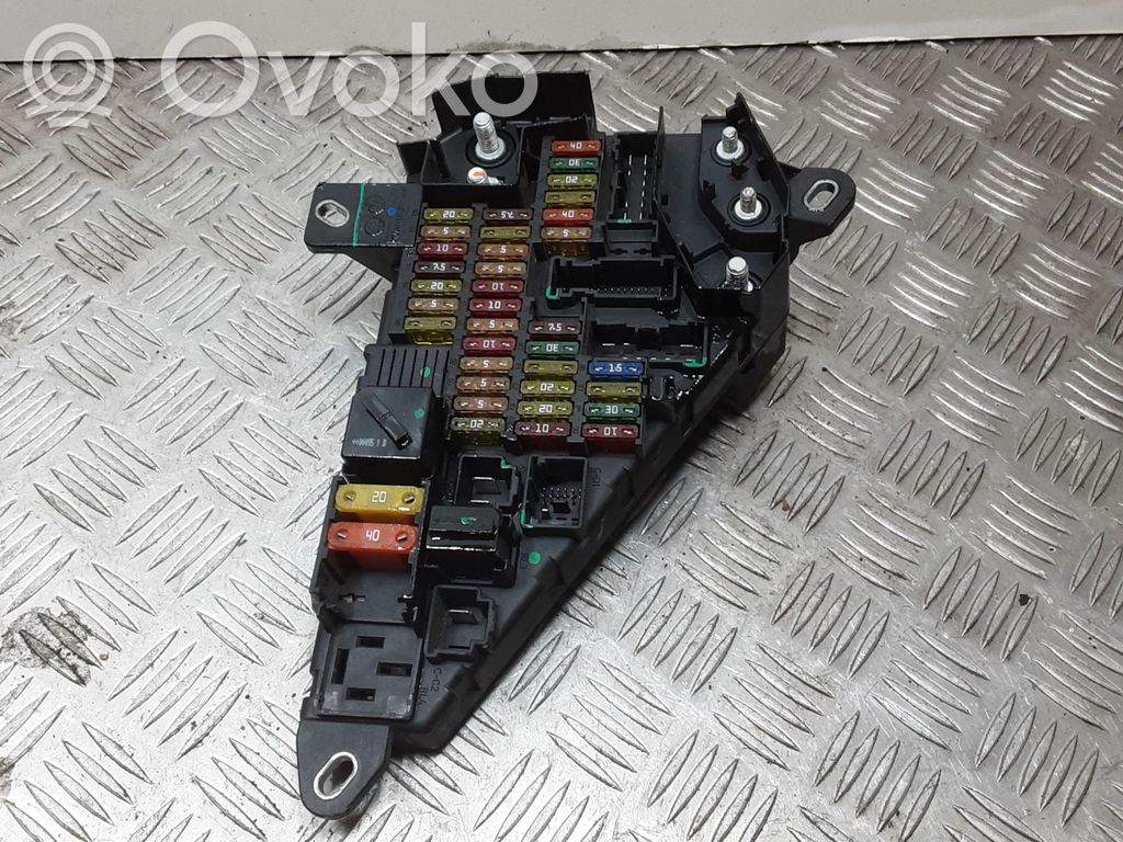 BMW 5 E60 E61 Saugiklių blokas 