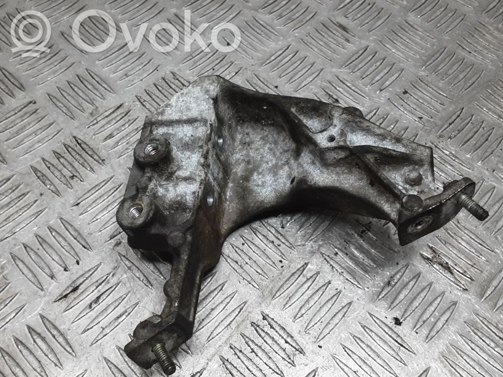 Engine mounting bracket   08869A