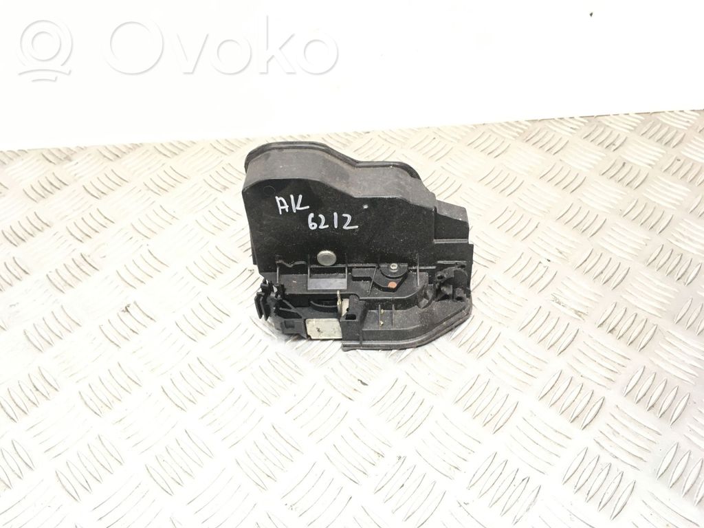 BMW 5 E60 E61 Zamek drzwi tylnych 