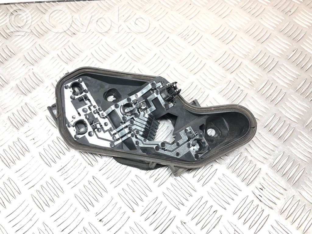 Opel Corsa D Takavalon polttimon suojan pidike 