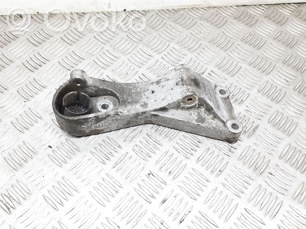 Skoda Octavia Mk2 (1Z) Engine mounting bracket 