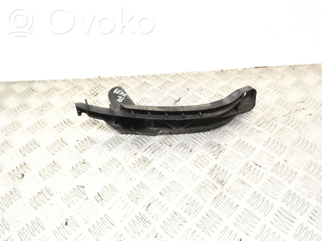 Volkswagen Jetta V Etupuskurin kannake 
