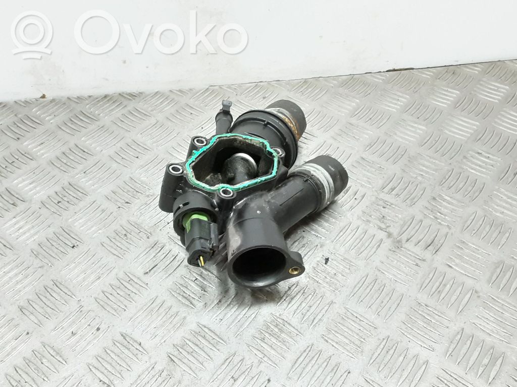 Ford Mondeo MK IV Termostaatin kotelo 