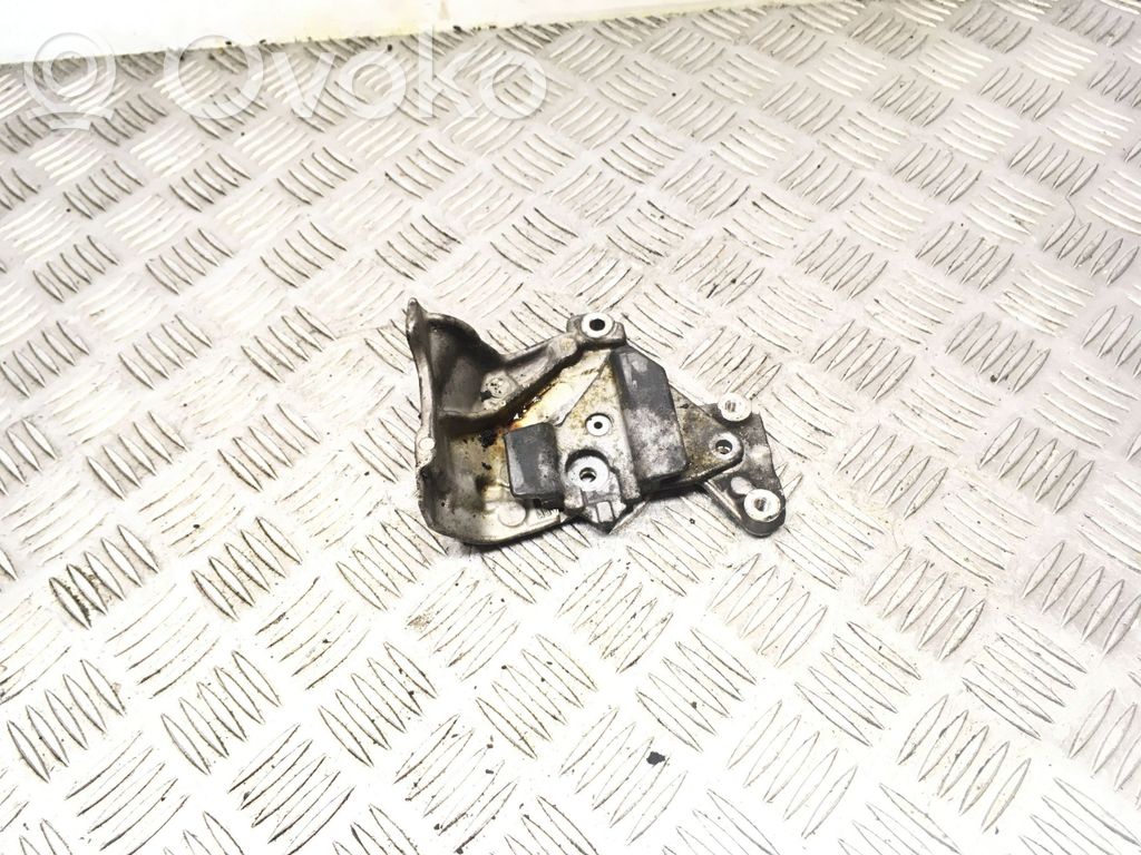 Peugeot 407 Engine mounting bracket 