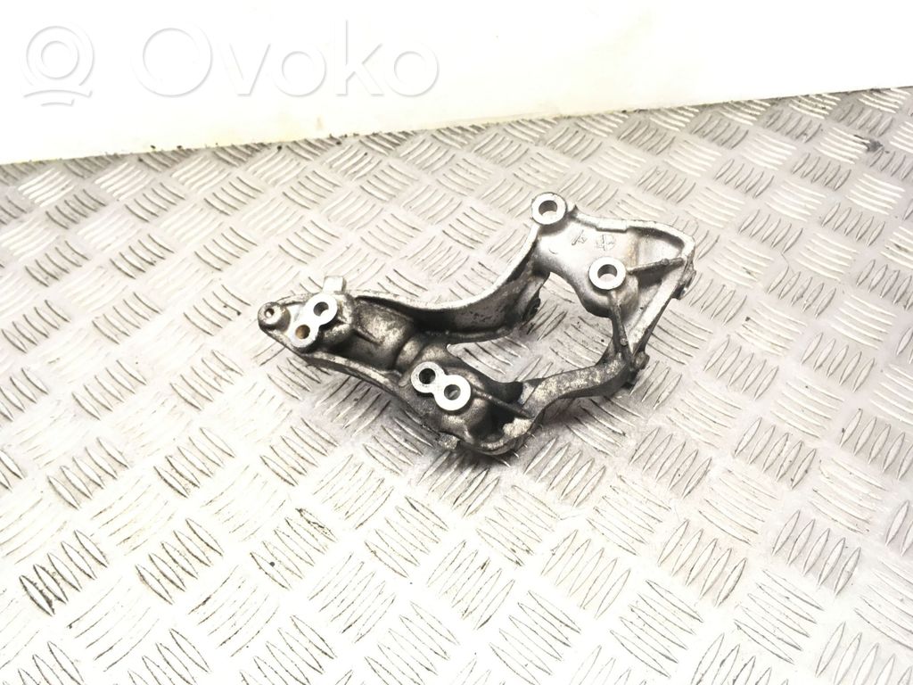 Peugeot 407 Engine mounting bracket 