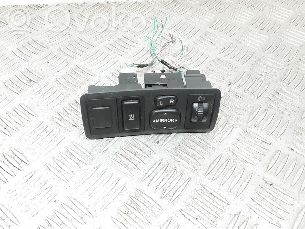 Toyota Avensis T250 Wing mirror switch 