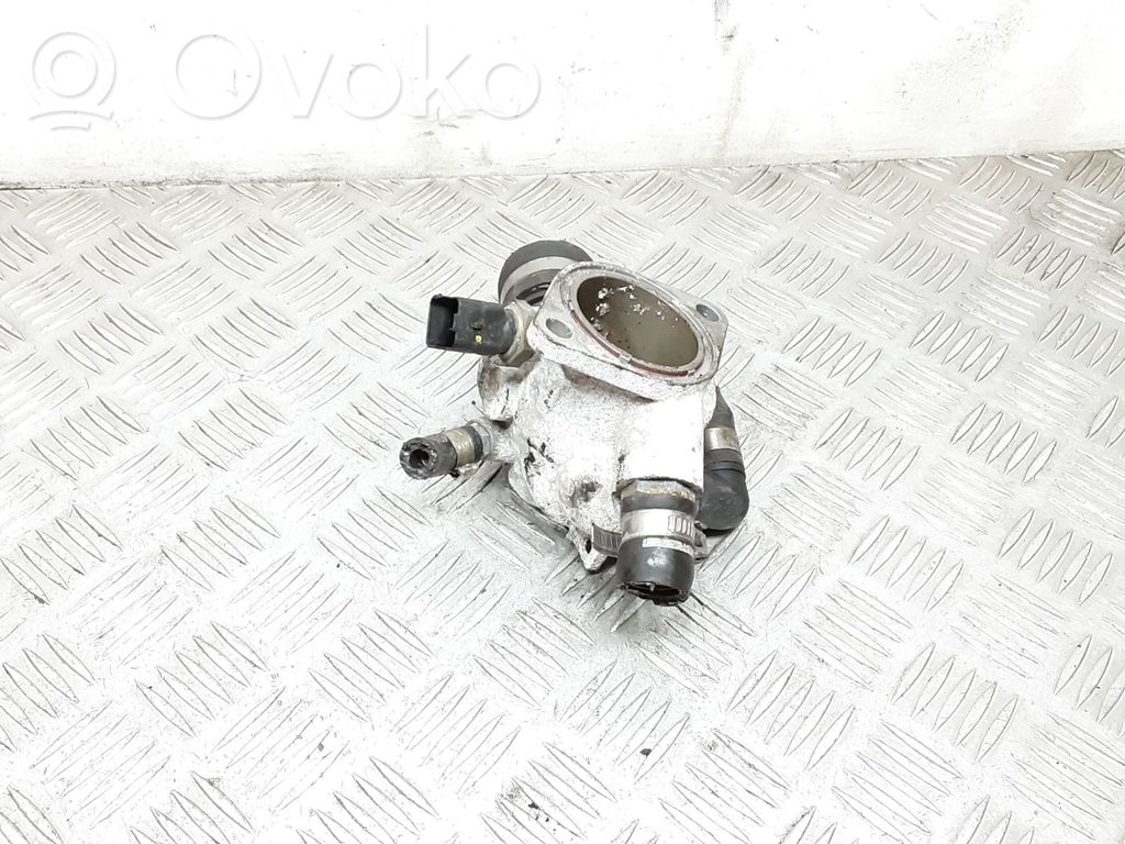 Alfa Romeo GT Carcasa del termostato 