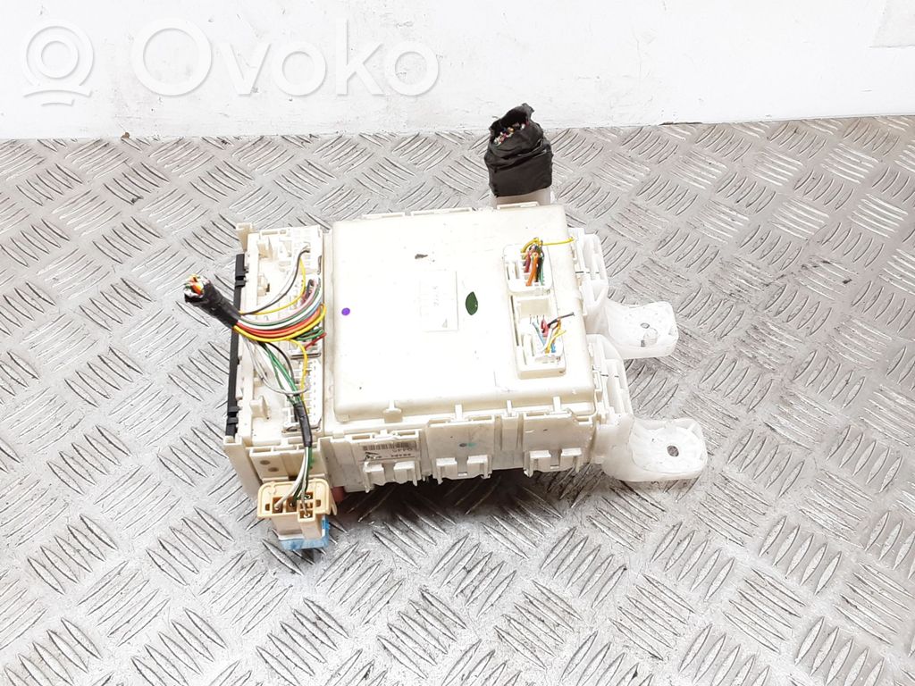Toyota Prius (NHW20) Skrzynka bezpieczników / Komplet 