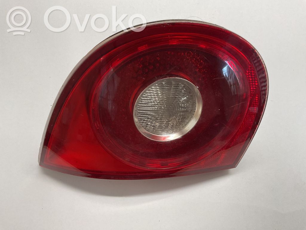 Lampy tylnej klapy bagażnika   1K6945093F,028500104B