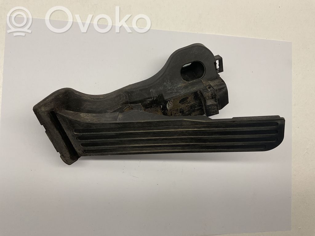 Volkswagen Golf IV Akseleratora pedālis 