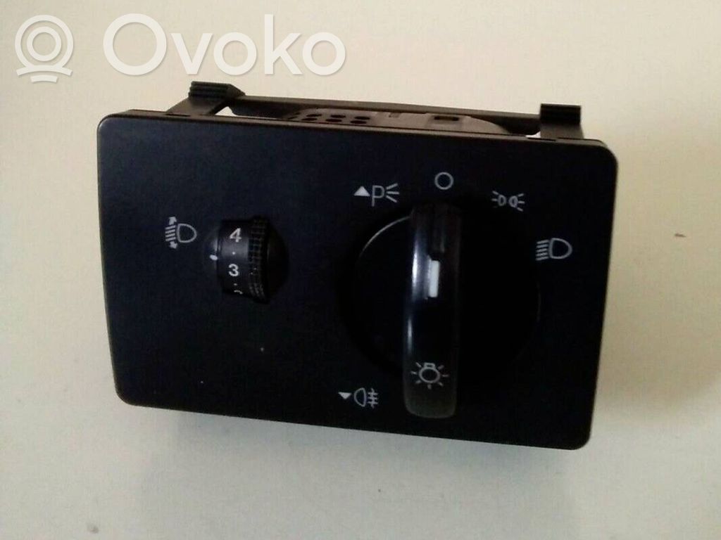 Light switch   4M5T13A024FA