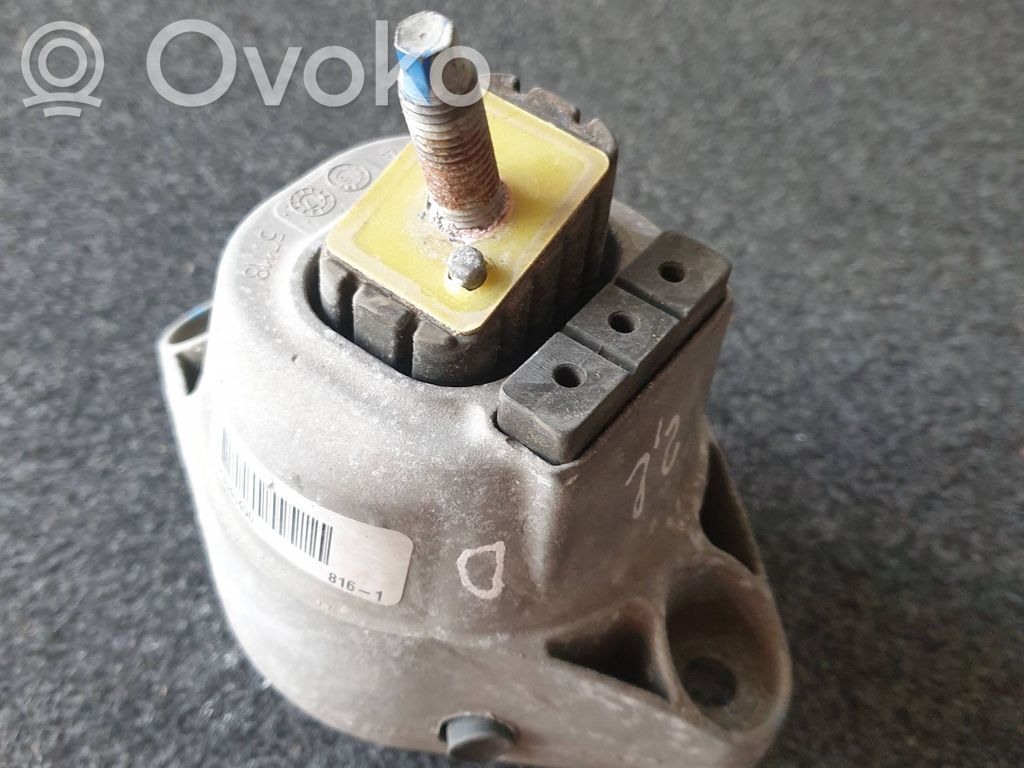 Engine mount bracket   P23340400
