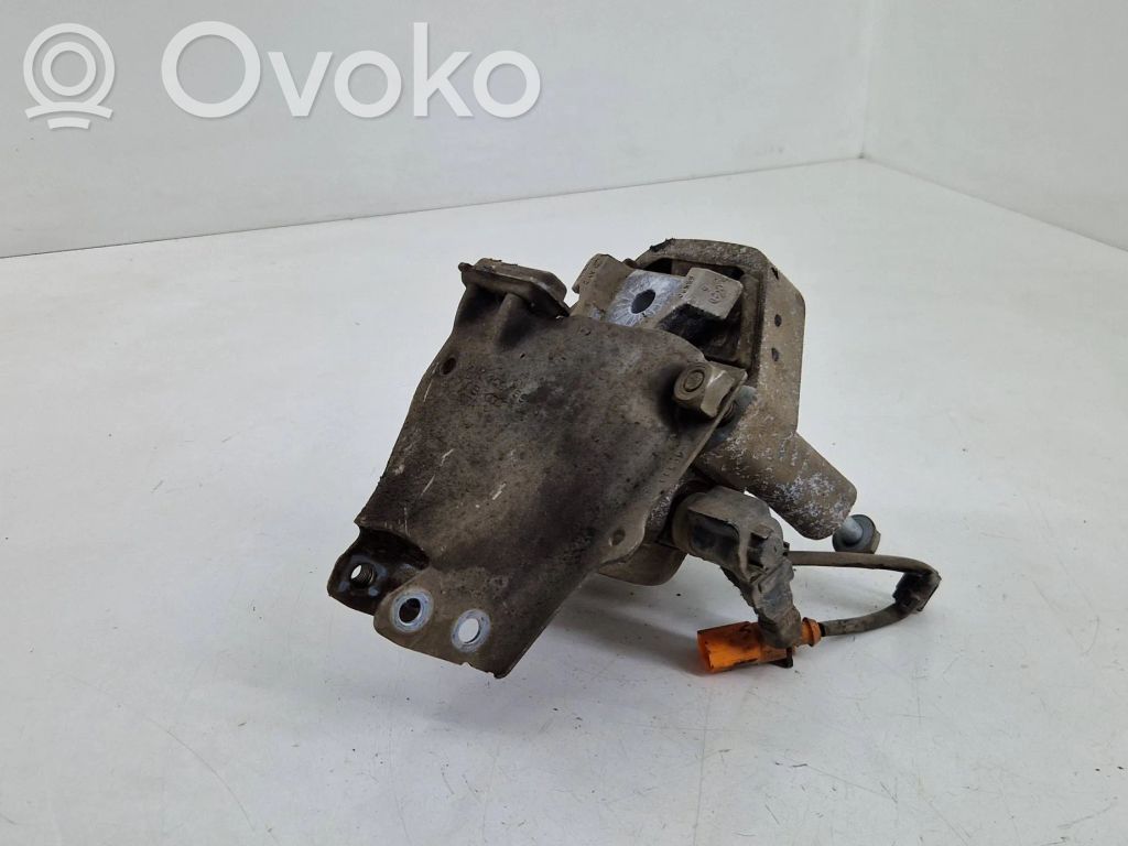 Audi A8 S8 D4 4H Engine mount bracket 