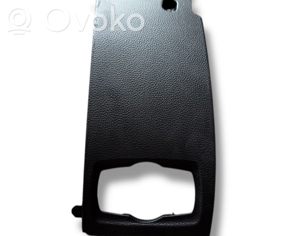 BMW 1 E81 E87 Kita panelės detalė 