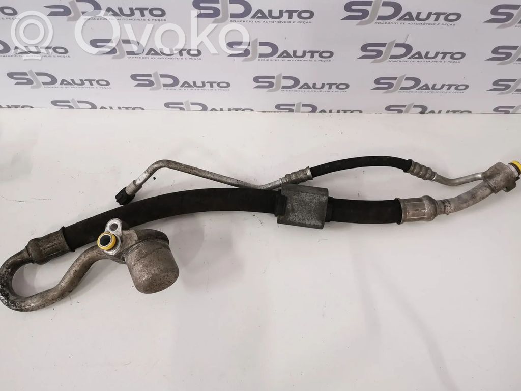 BMW 1 E81 E87 Ilmastointilaitteen putki (A/C) 