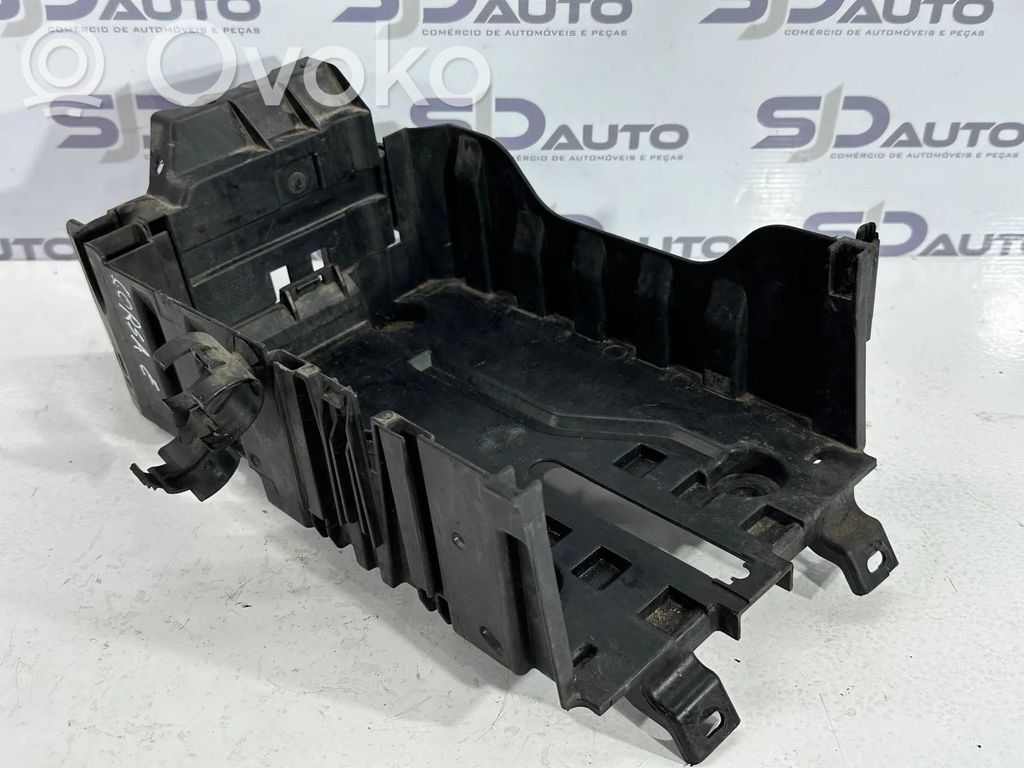 Opel Corsa E Akumulatora kaste 