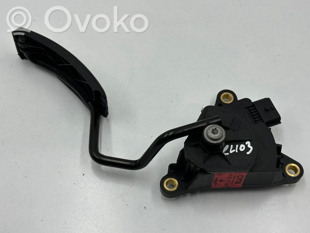 Accelerator throttle pedal   8200297335