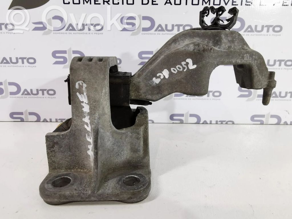 Renault Megane III Engine mount bracket 