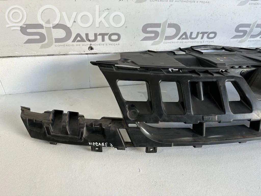 Renault Megane III Uchwyt / Mocowanie zderzaka przedniego 