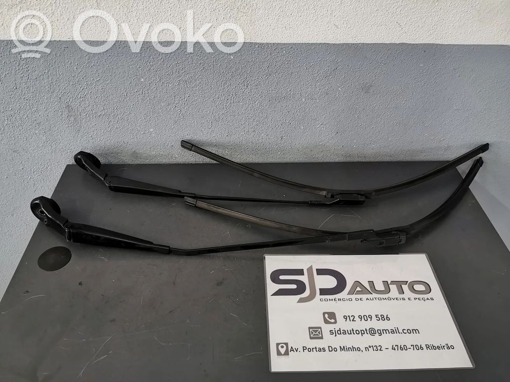 Citroen C4 II Picasso Brazo del limpiaparabrisas delantero 