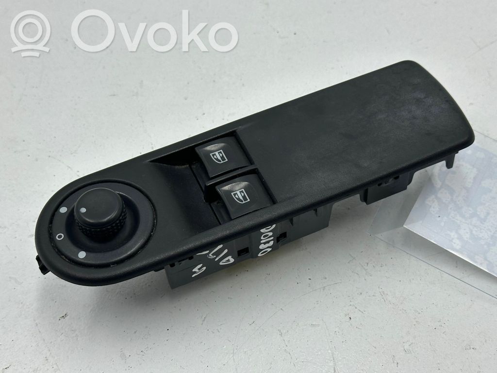 Electric window control switch   254118044R,1135204X,809611667R