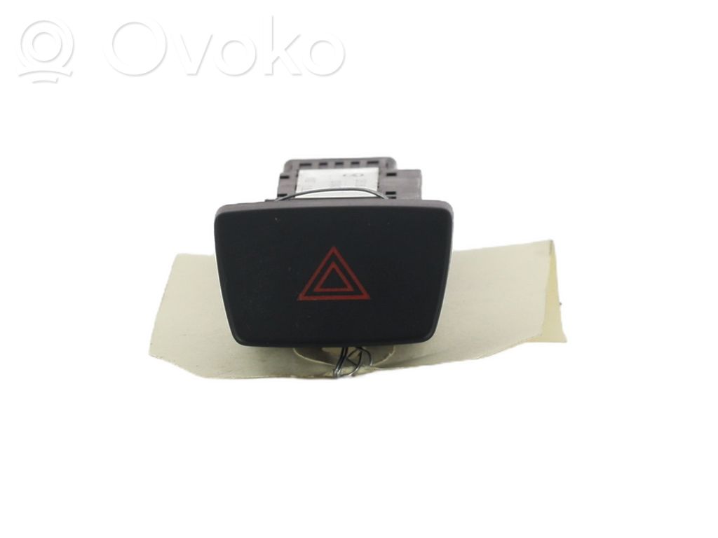 Hazard light switch   D651664H0