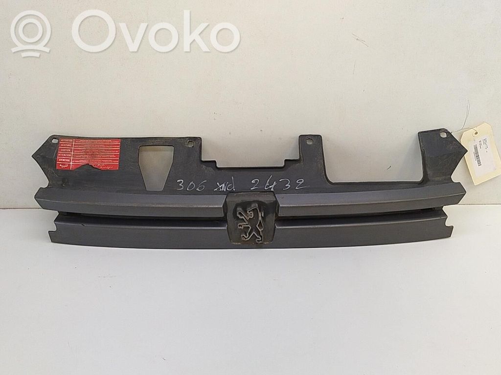 Peugeot 306 Etusäleikkö 