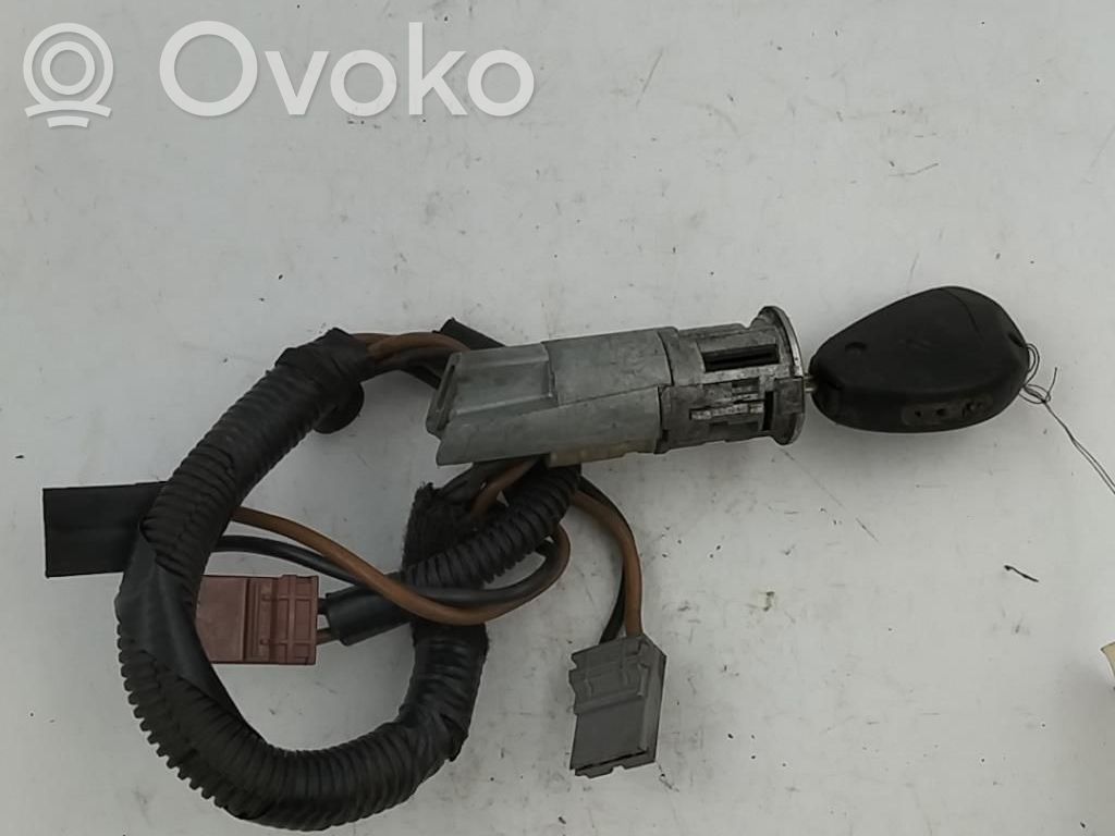 Renault Twingo I Užvedimo spynelė 