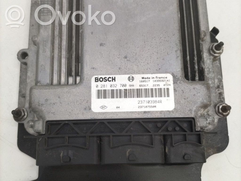 Opel Vivaro Engine control unit/module 