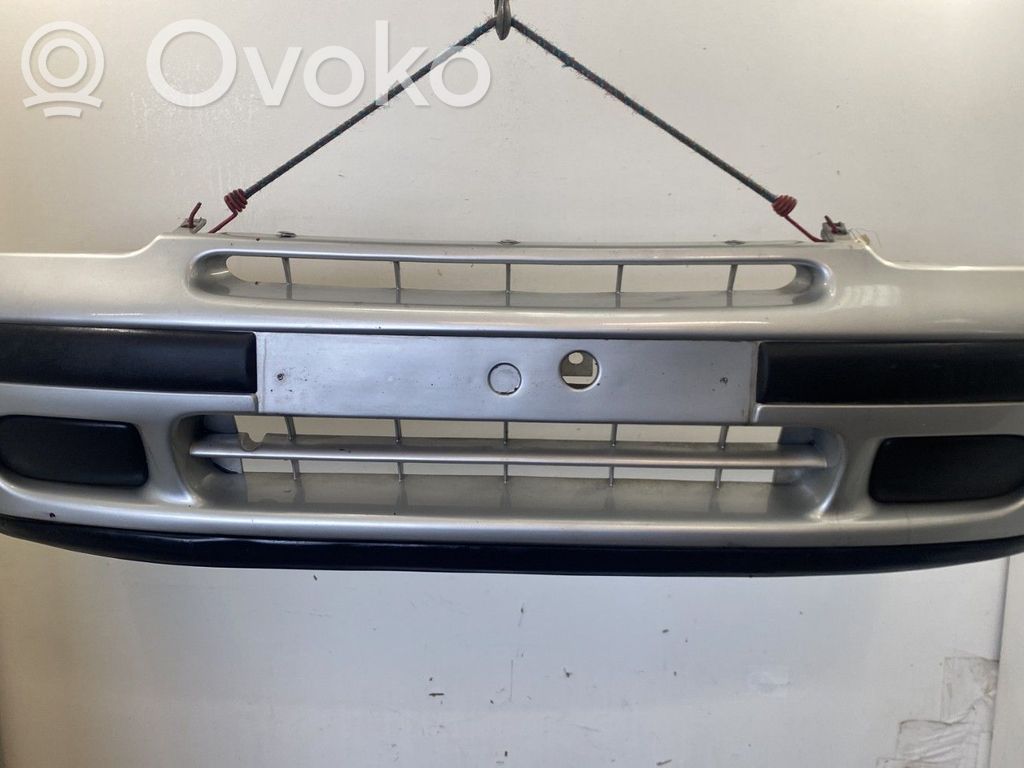 Renault Clio I Parachoques delantero 