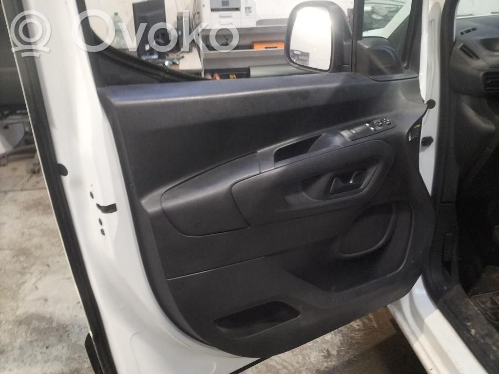 Citroen Berlingo Priekšpusē slēdzene 