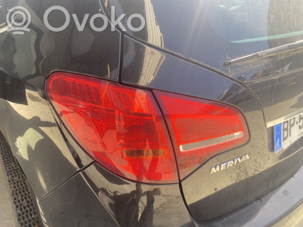 Opel Meriva B Aizmugurējais lukturis pārsegā 