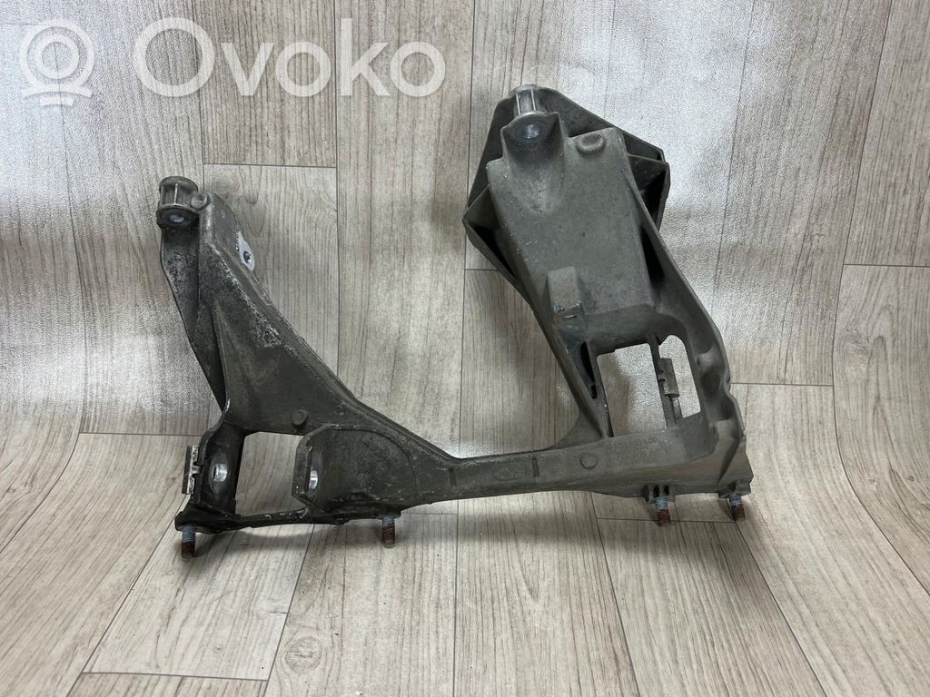 Porsche Boxster 981 Moottorin kiinnikekorvake 