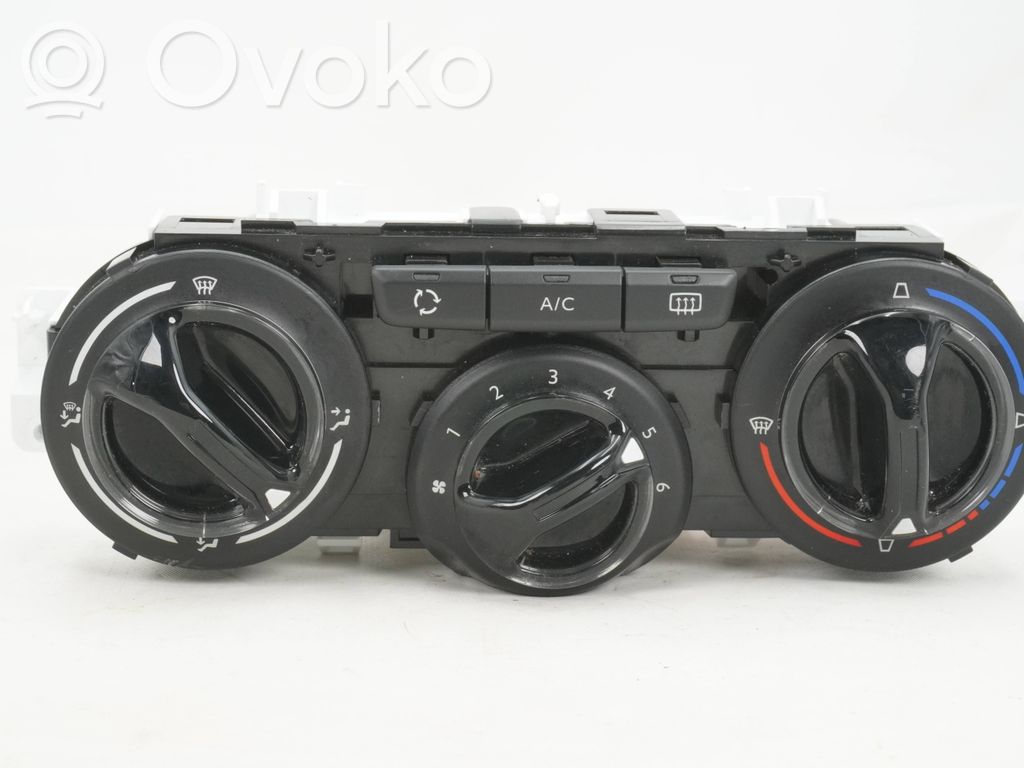 Peugeot 208 I Climate control unit 