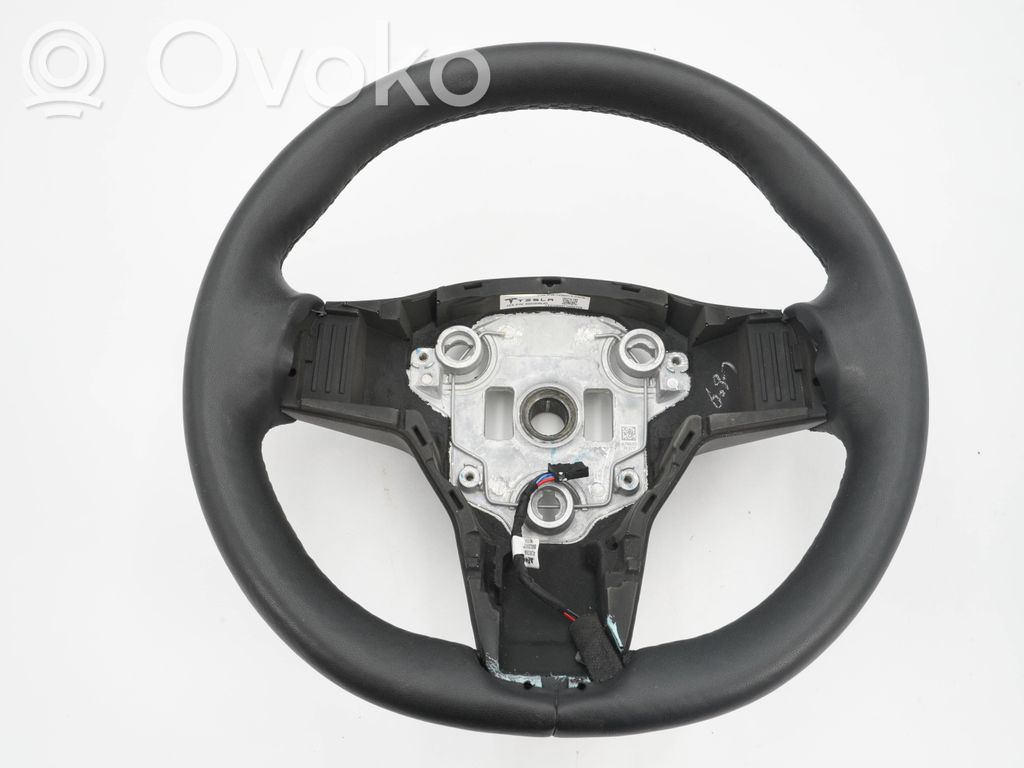 Tesla Model 3 Stūre 