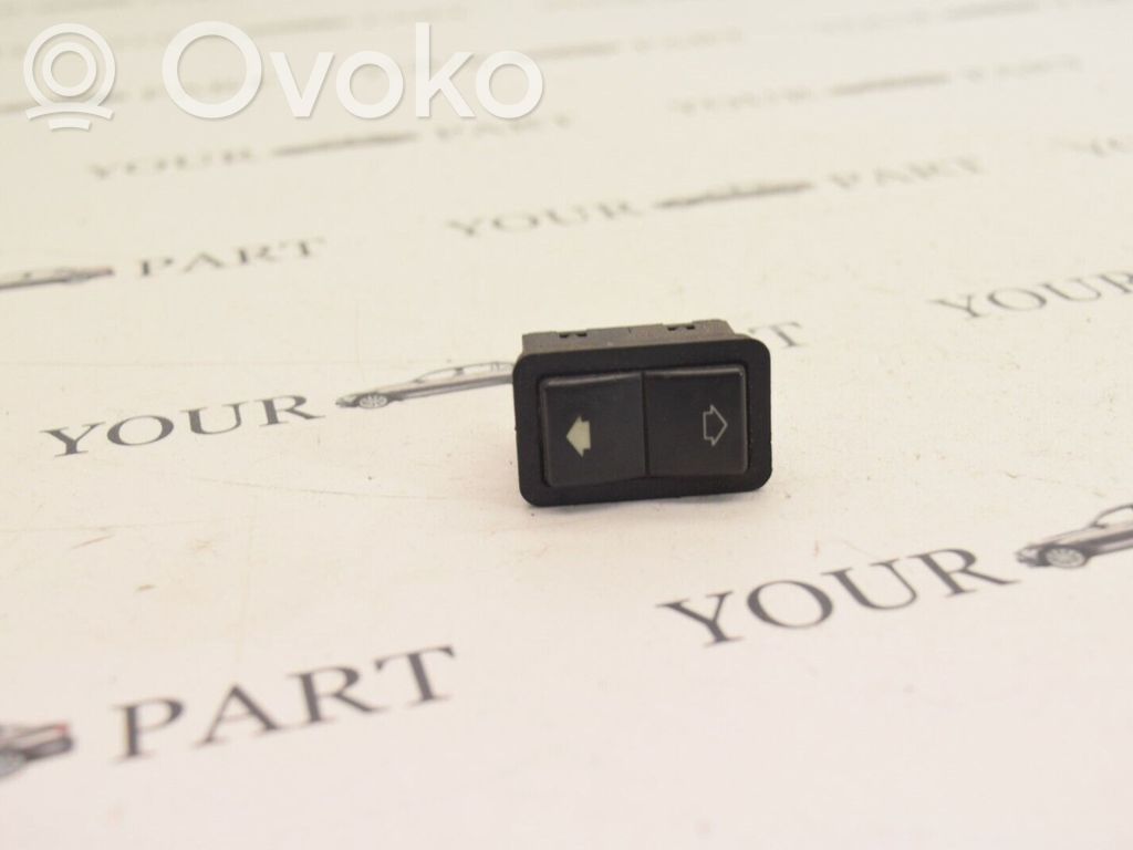 Electric window control switch   8368974