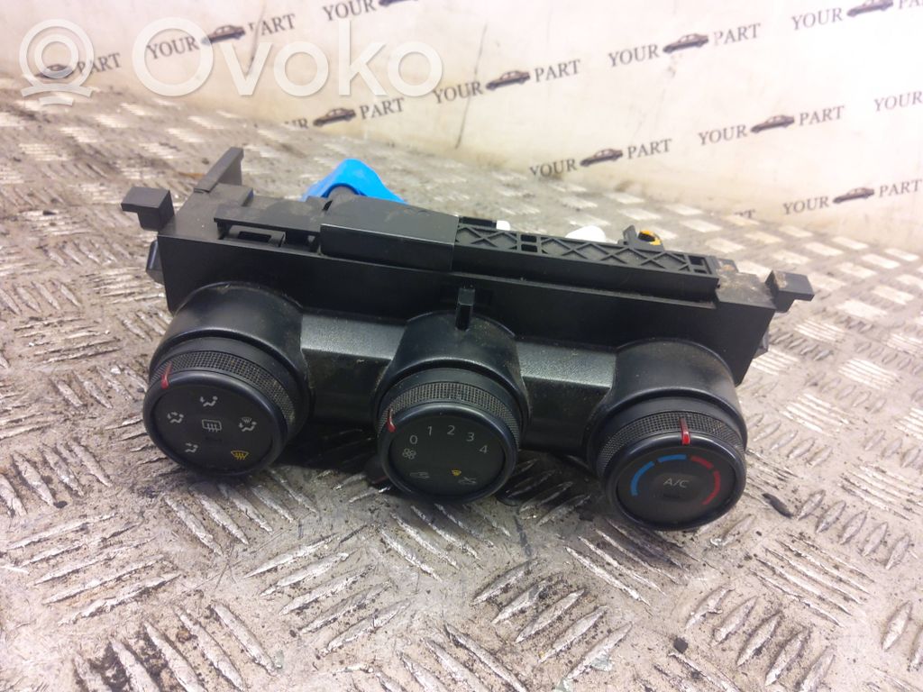 Dacia Duster II Climate control unit 