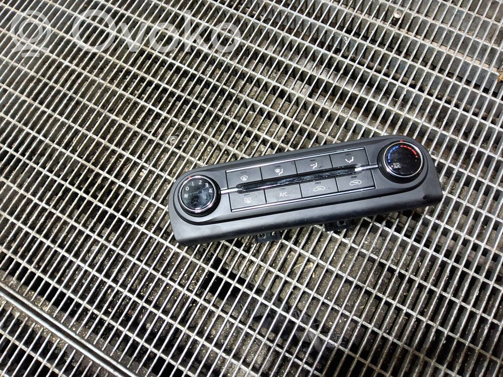 KIA Xceed Climate control unit 