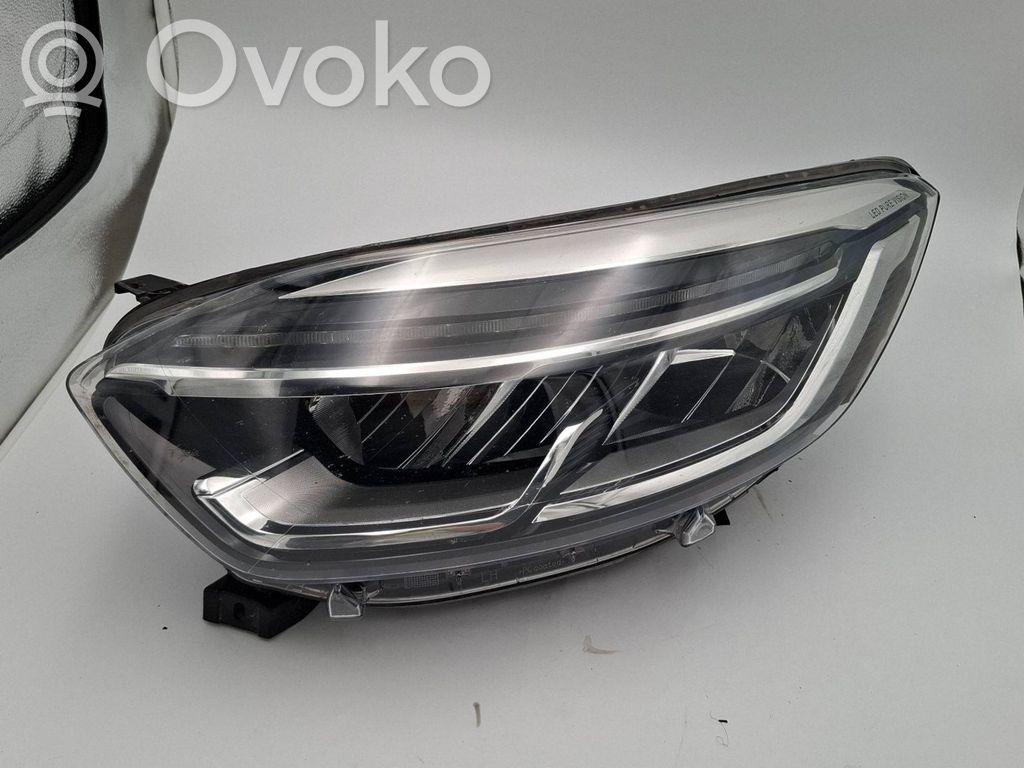 Renault Captur Headlight/headlamp 
