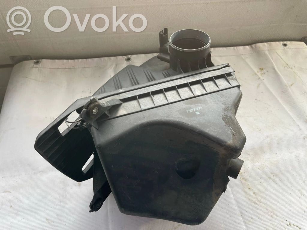 Air filter box   7577778