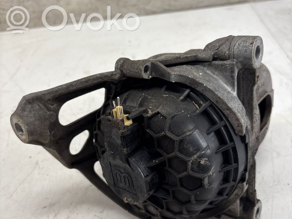 Engine mount bracket   4M0199671,1403201
