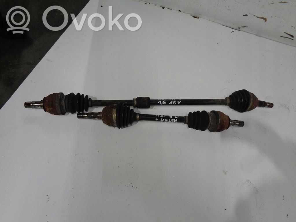 Opel Astra J Półoś przednia 