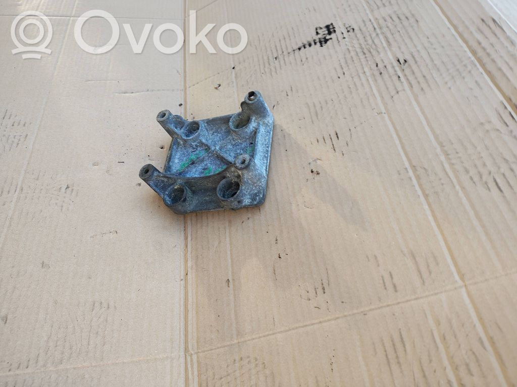 Peugeot 207 Engine mounting bracket 