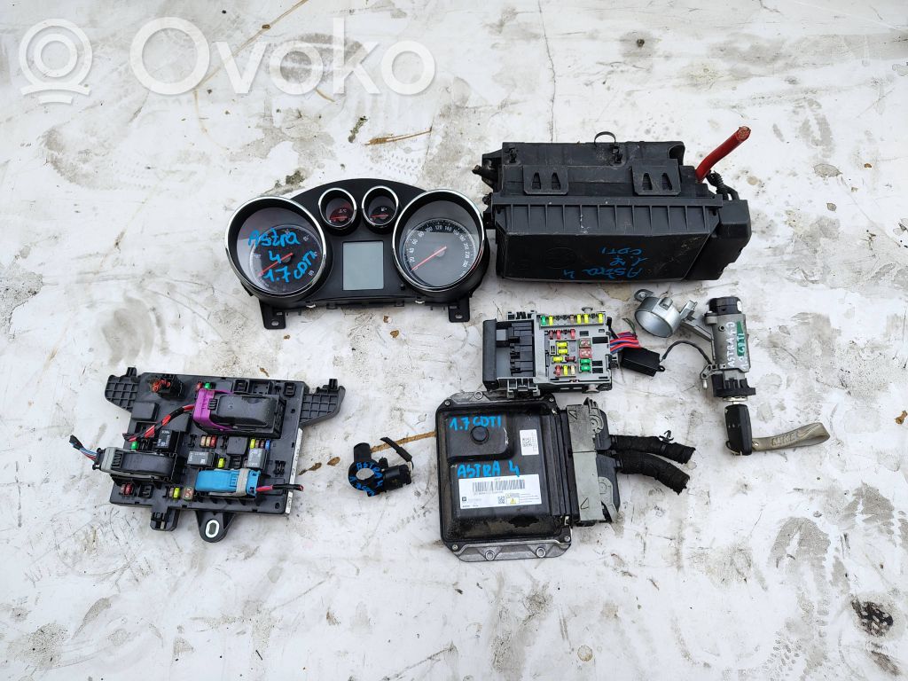 Vauxhall Astra J Unitate/modul de control motor 