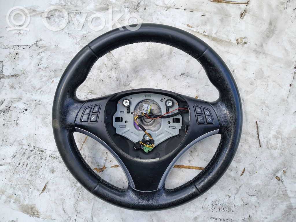 Steering wheel   676989401