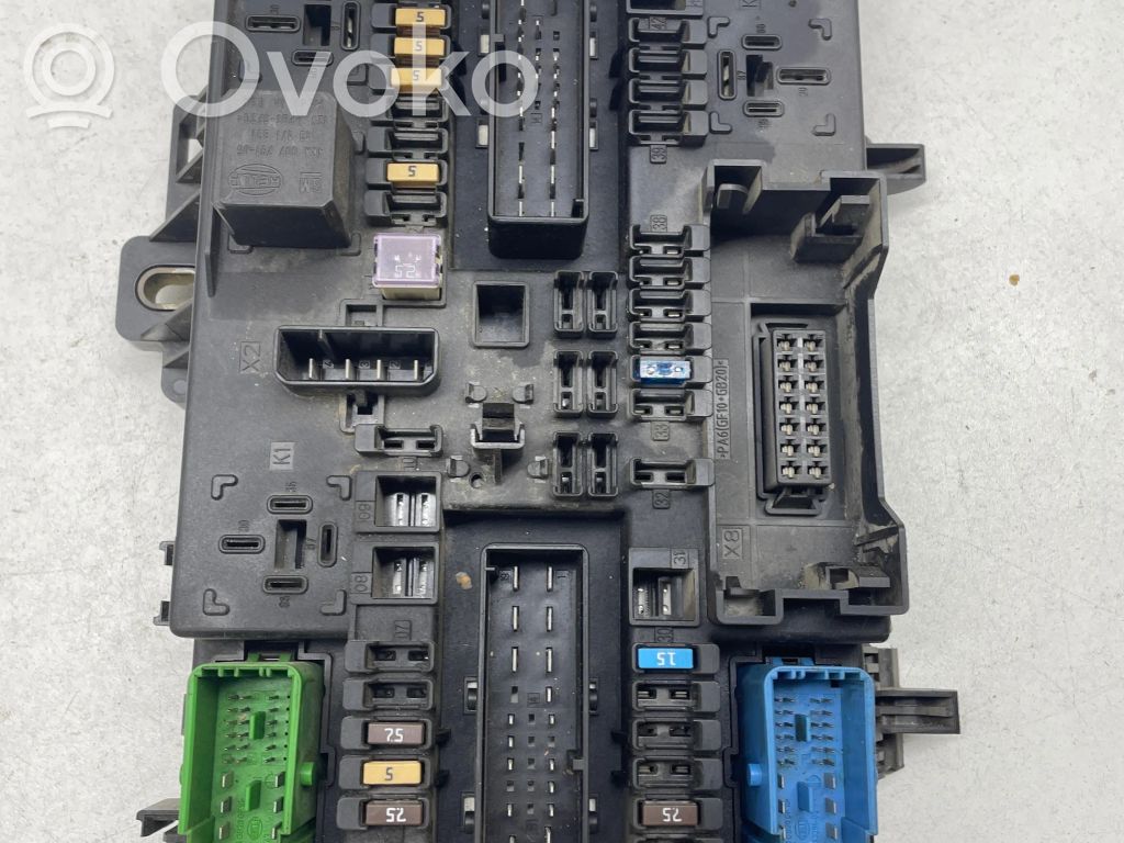 Opel Zafira B Fuse module 