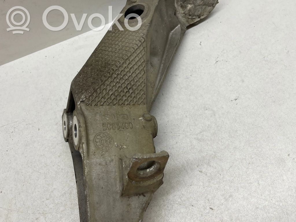 Saab 9-5 Engine mounting bracket 