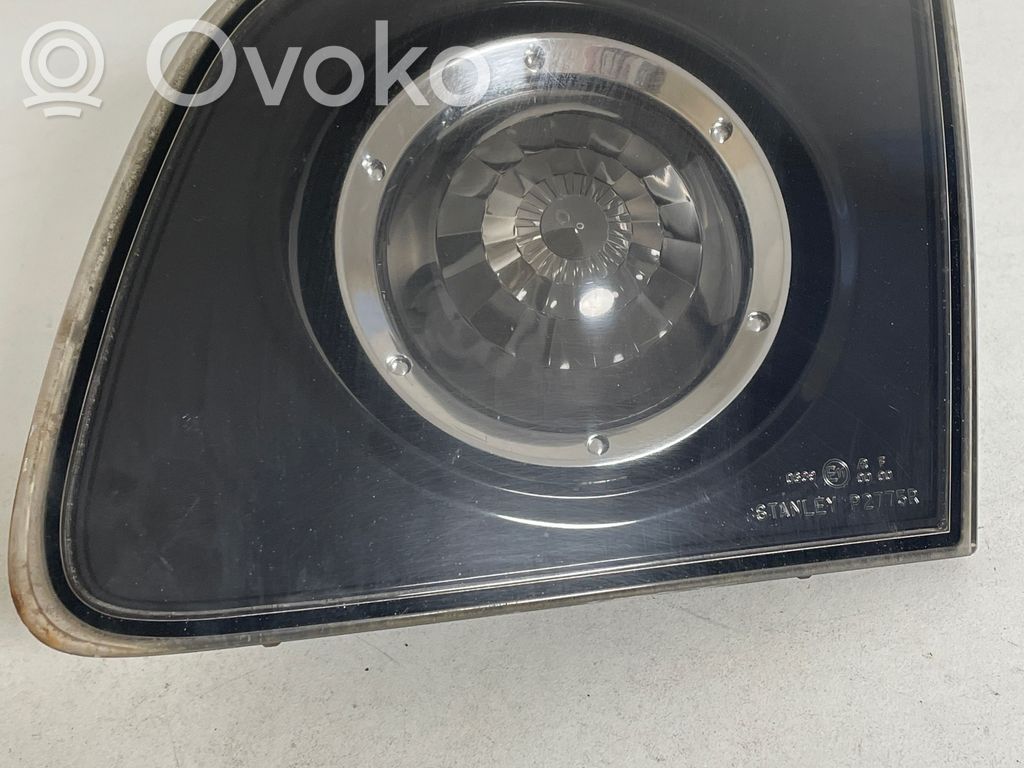 Mazda 3 I Lampy tylnej klapy bagażnika 