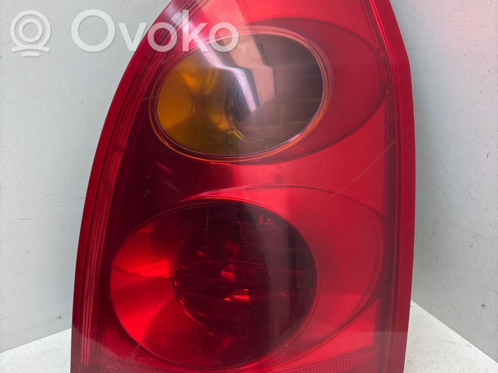 Nissan Primera Задний фонарь в кузове 